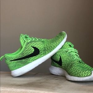Nike Men’s Flyknit Roshe Run Lime Green